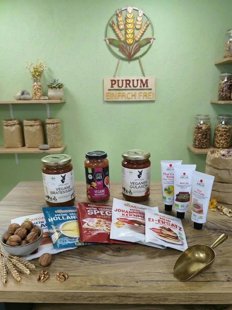 Vegane Alternativen wie Ei-Ersatz und Sojageschnetzeltes bei PURUM